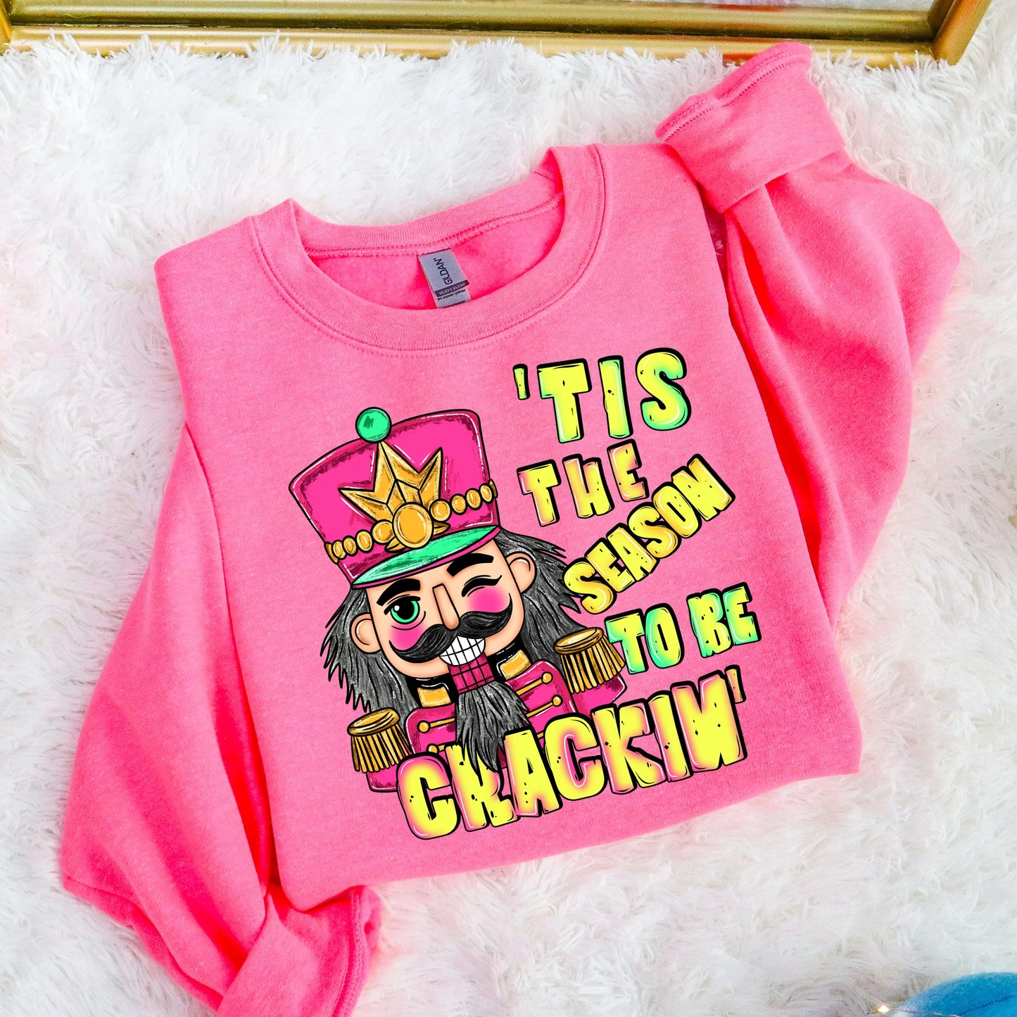 CHRISTMAS & WINTER • TIS THE SEASON TO BE CRACKIN'