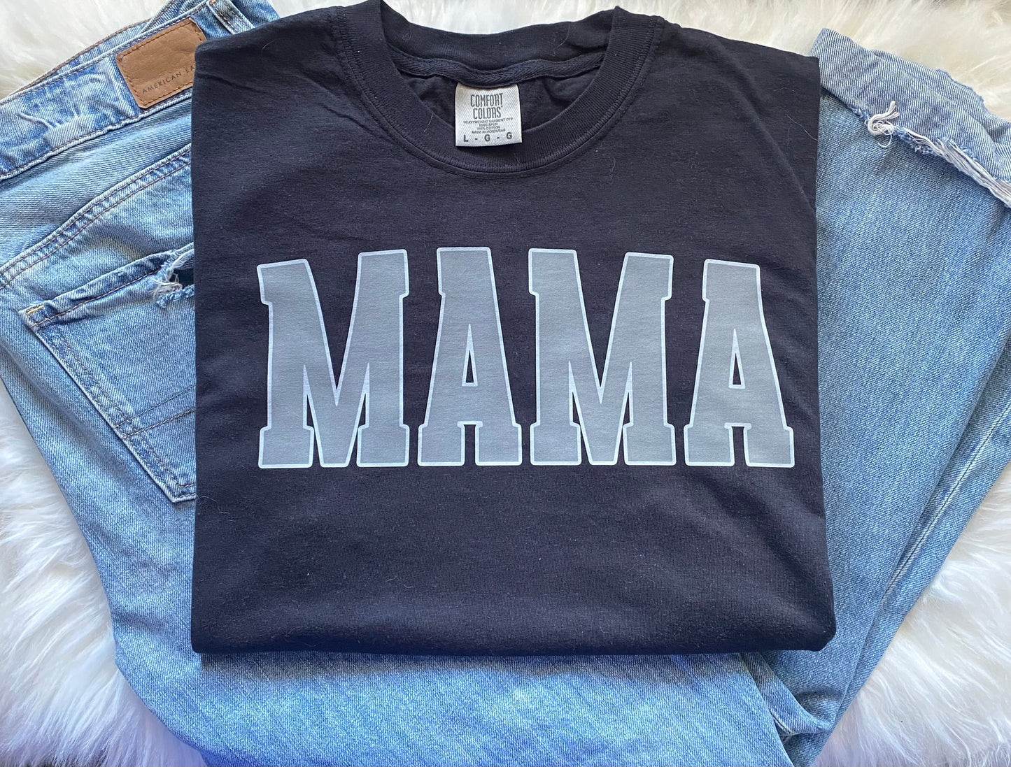 MONOTONE MAMA TEE